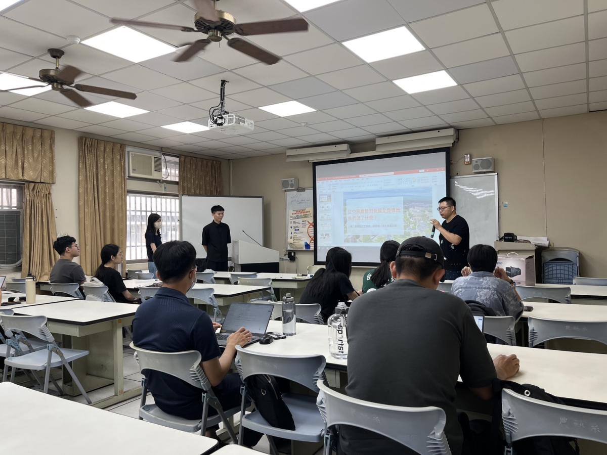 115/6/4邀請畢業系友(陳令瑜及黃彥翔)演講